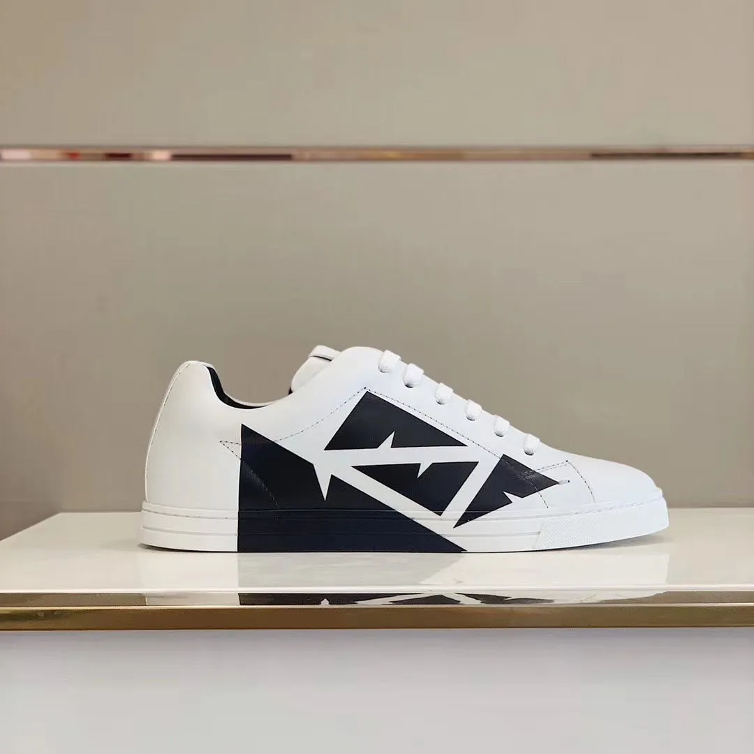 ¥420 Sun]FENDI Classic comfort for men, this sophisticated sneaker is handcrafted from soft calfskin. Mesh inner surface, ultra-light rubber material and rough outsole. This unique thin style is suitable for the casual and exquisite sensibility of this season. It is comfortable and natural on the feet. It is an everyday style for casual travel in autumn and winter! 38/45